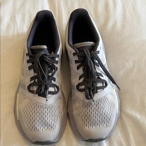 On running women’s size 6.5